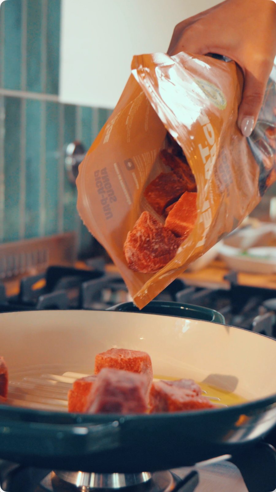 Pouring frozen pica-pau straight into the pan